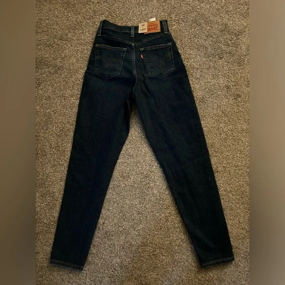 Size 25 mom style jeans from LEVIS. Never worn!!! - Picture 4 of 7